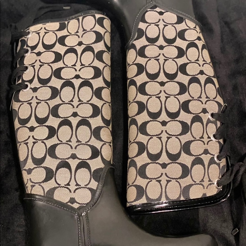 Size 5 coach rain boots - Picture 2 of 3